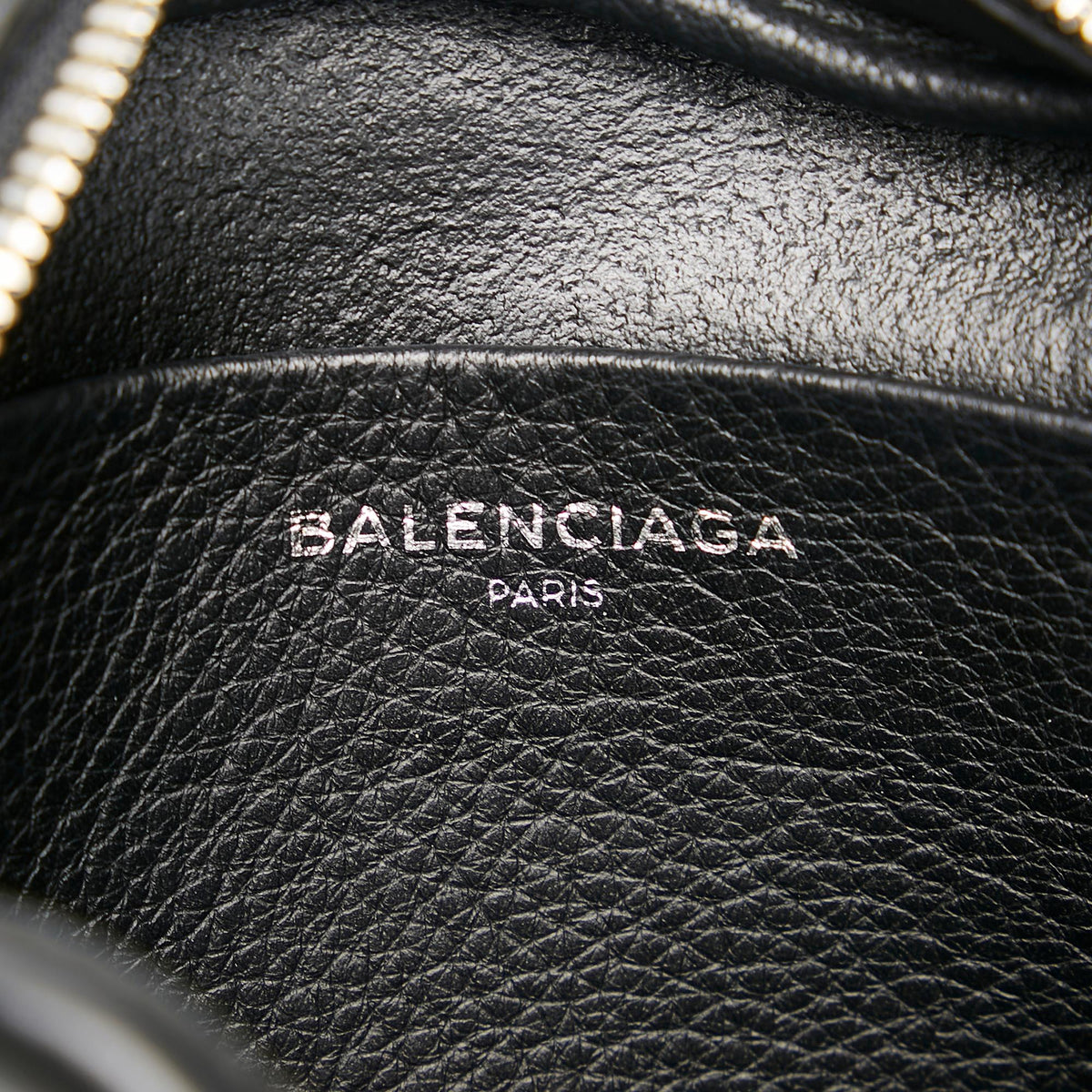 Balenciaga Everyday Crossbody (SHG-Ihiuvl)