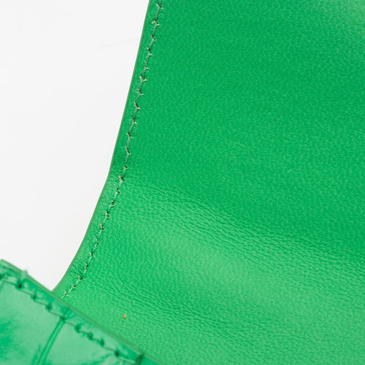 Balenciaga Shiny Croc Embossed Calfskin Hourglass Super Nano Top Handle Bag (SHF-c6OAtN)