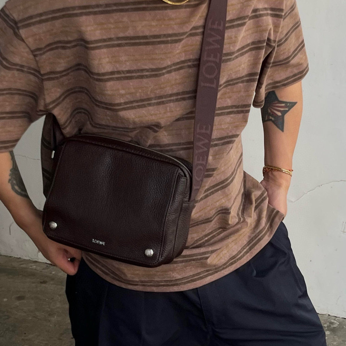 LOEW PEBBLE MESSENGER BAG