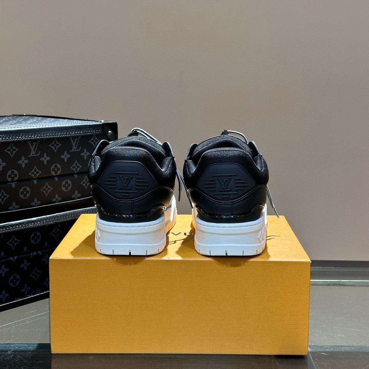 LOU TRAINERS