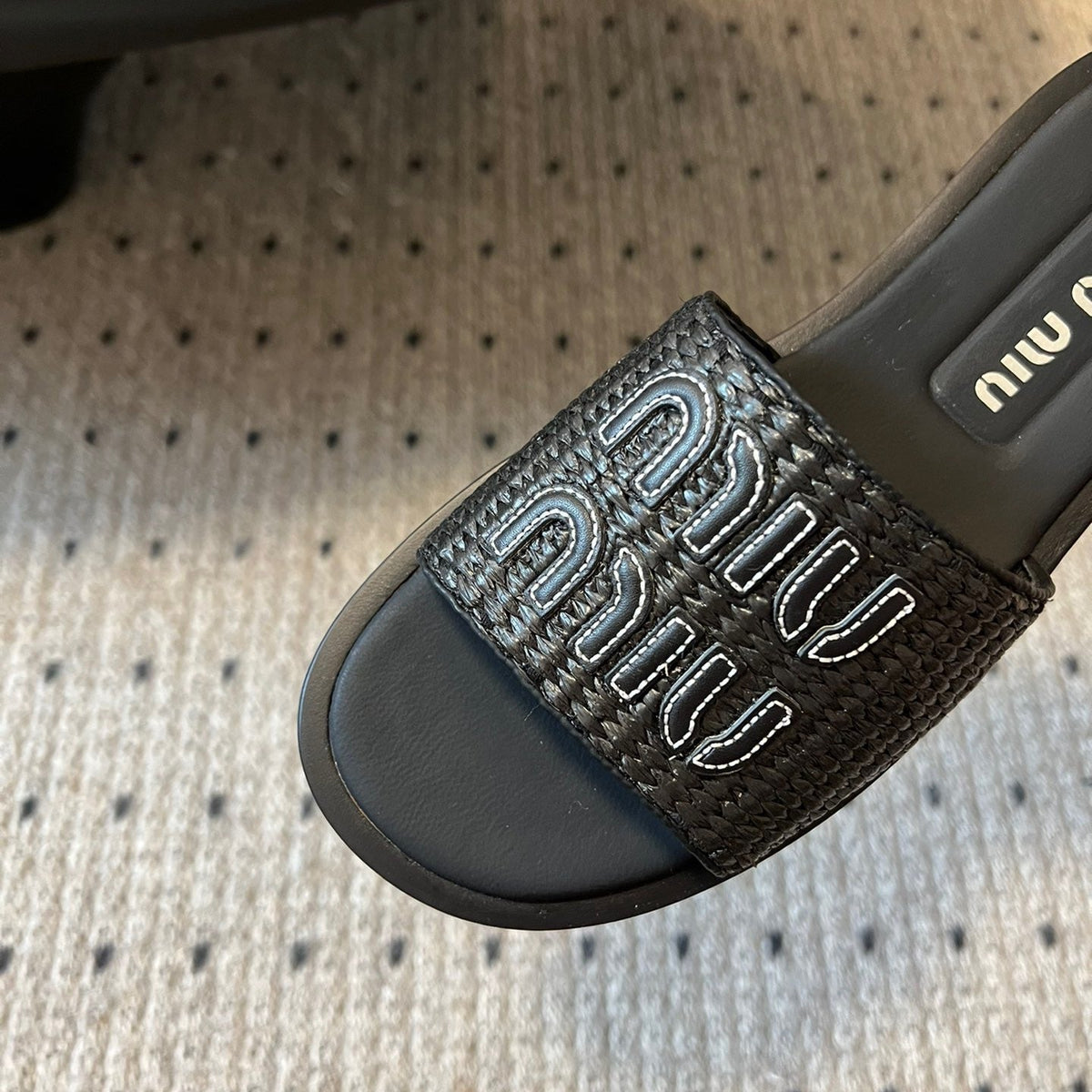 MIU M SLIDES