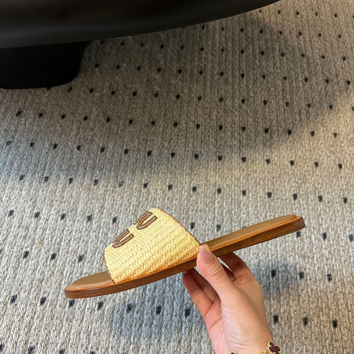 MIU M SLIDES