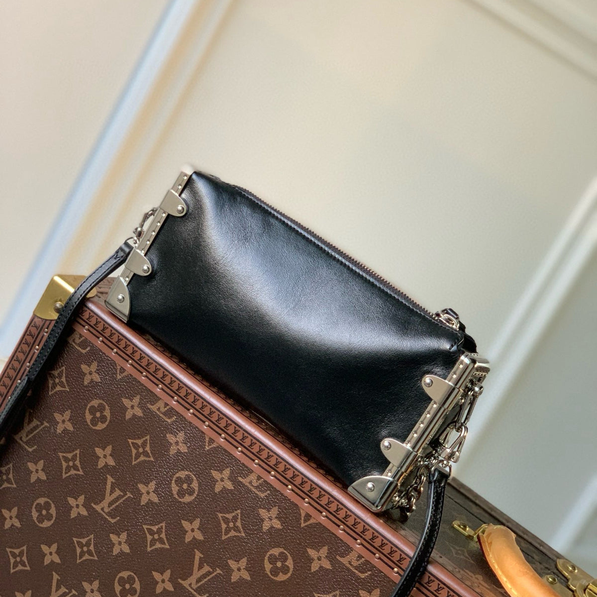 LOU SLIM TRUNK BAG