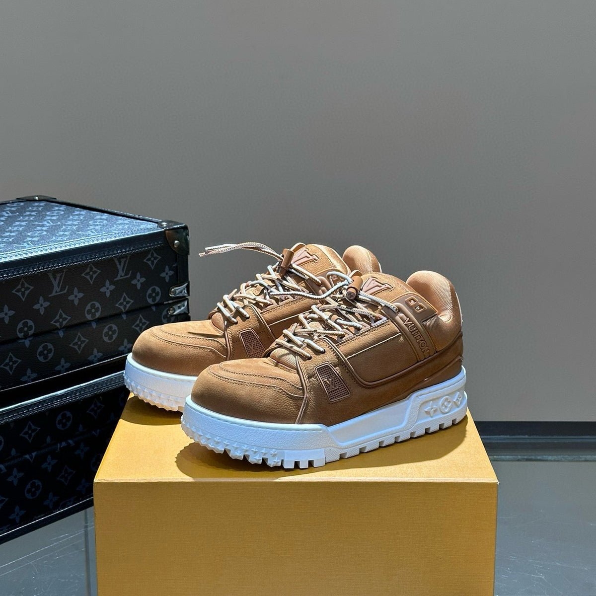 LOU TRAINERS