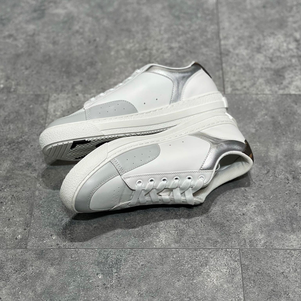 LOU TRAINERS