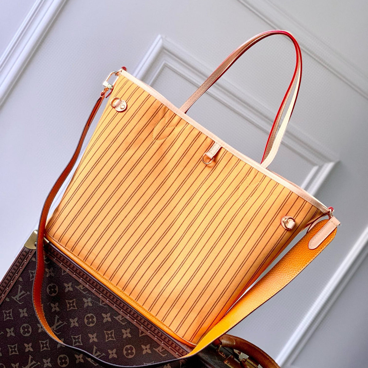 LOU NEVERFULL INSIDE OUT MM TOTE BAG