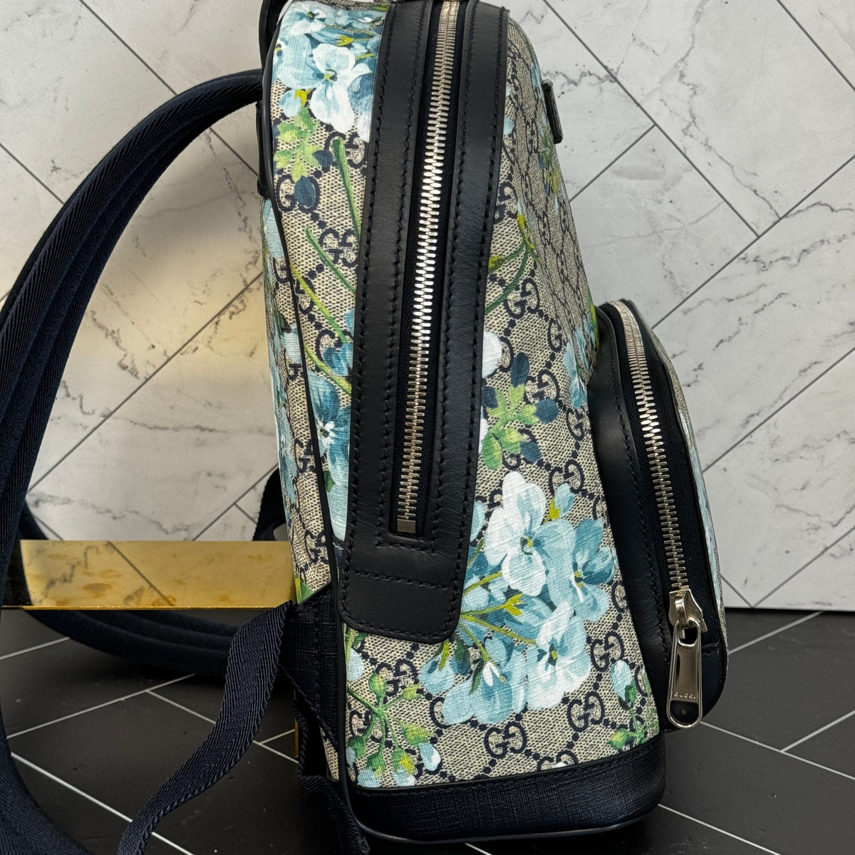 LIKE NEW Gucci GG Supreme Blue Blooms Small Day Backpack