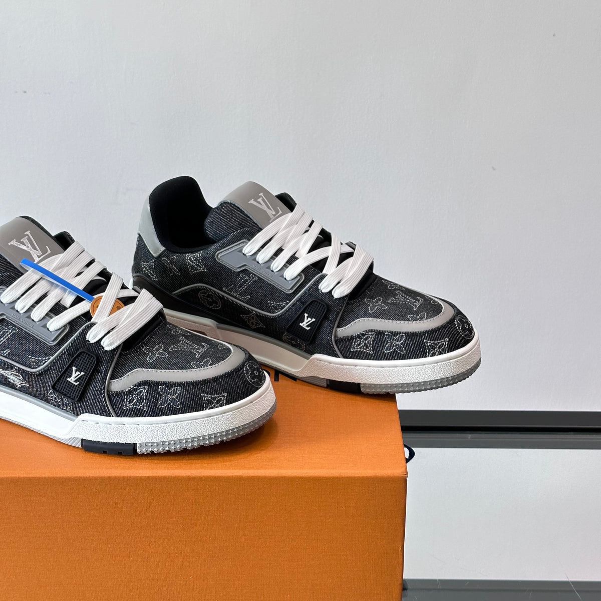 LOU TRAINERS ND