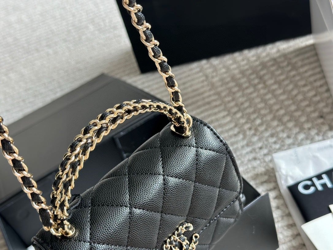 CC CLUTCH BAG WITH CHAIN IN BLACK 15CM