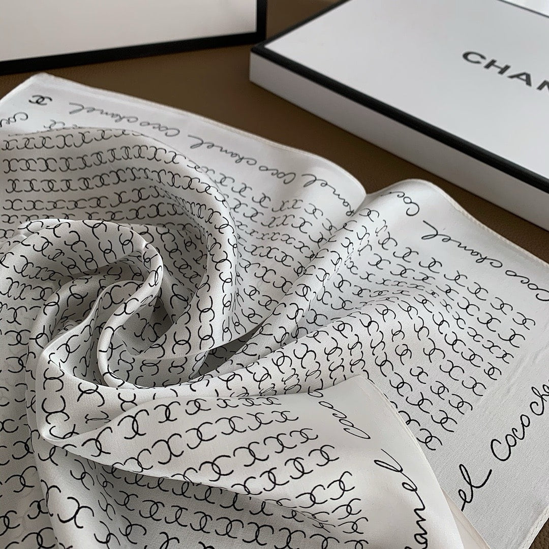 CC COCO SIGNATURE SILK SCARF IN WHITE 70CM