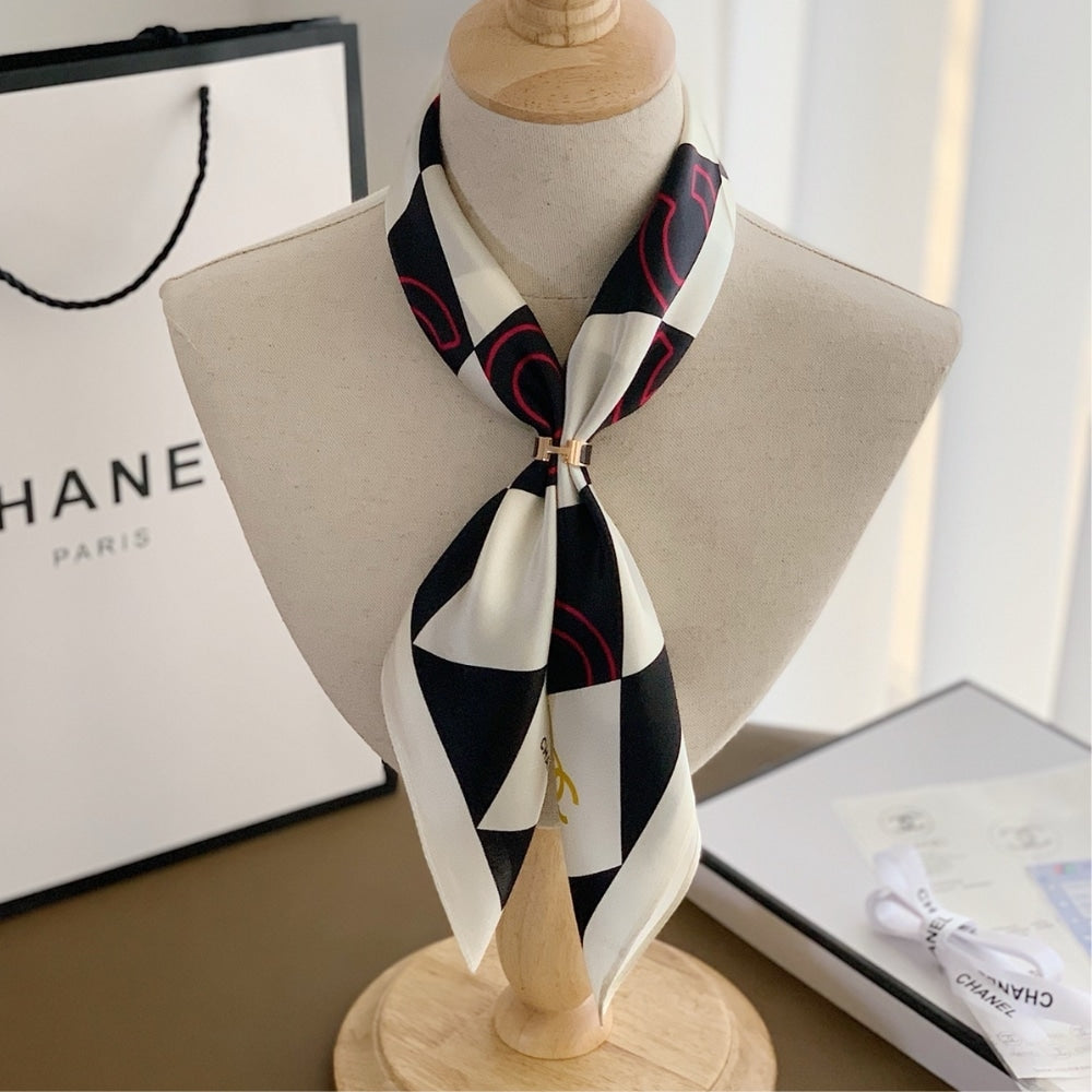 CC COCO CARO SILK SCARF IN WHITE AND BLACK 70CM