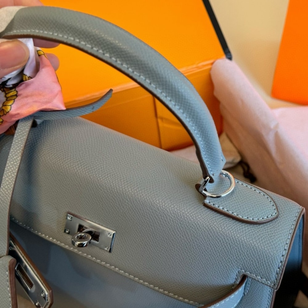 HM KELLY EPSOM BLEU CELESTE 28CM