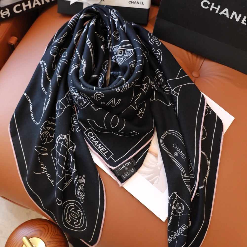 CC ARTISTIC ICONS SQUARE SCARF BLACK 90CM