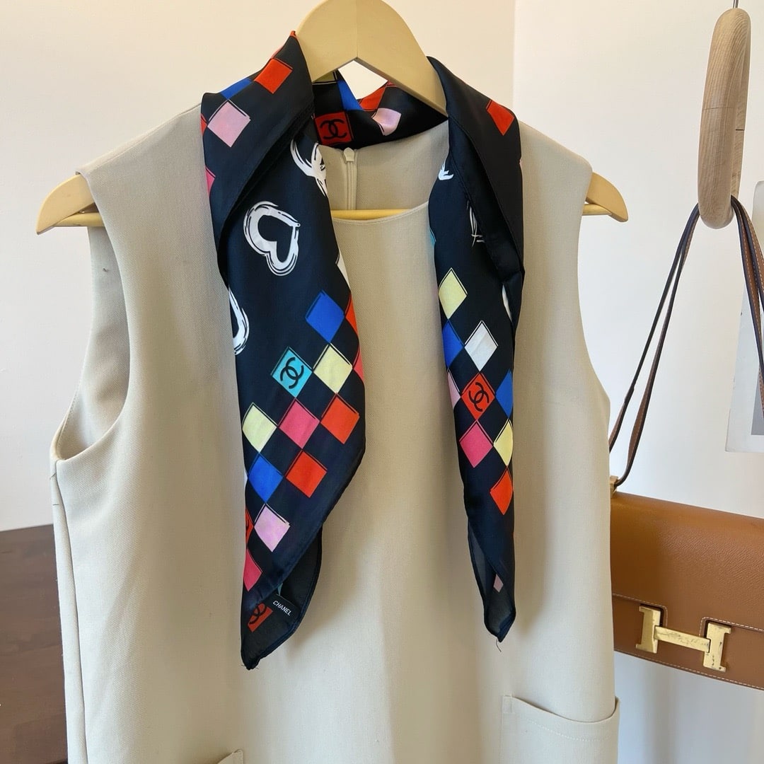 CC HEART AND LOGO PATTERN SILK SCARF IN BLACK 70CM