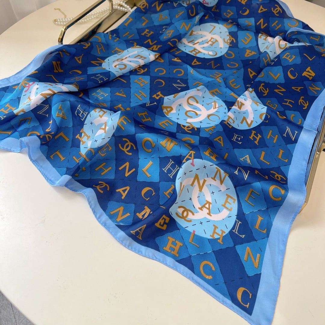 CC GEOMETRIC CC SILK SCARF BLUE AND LIGHT BLUE 70CM