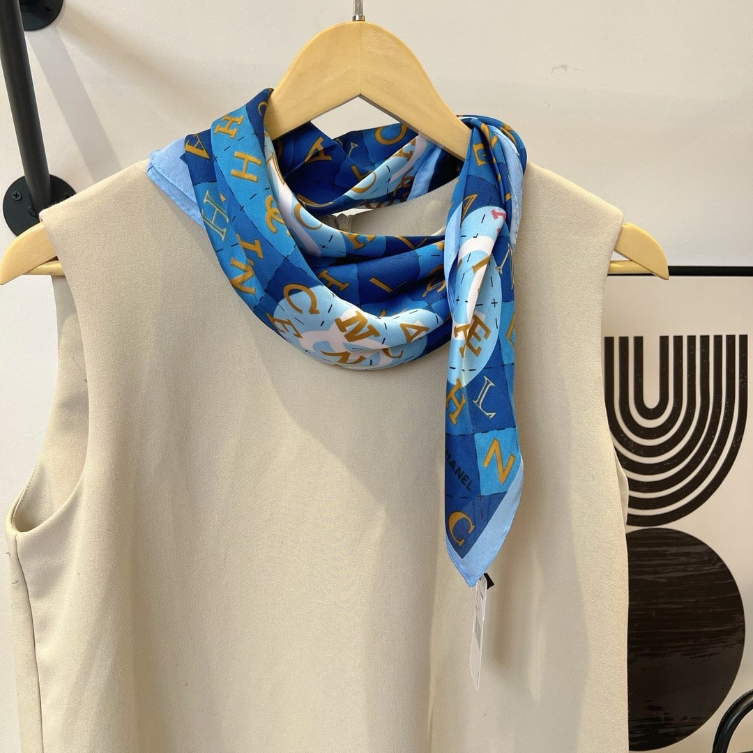 CC GEOMETRIC CC SILK SCARF BLUE AND LIGHT BLUE 70CM