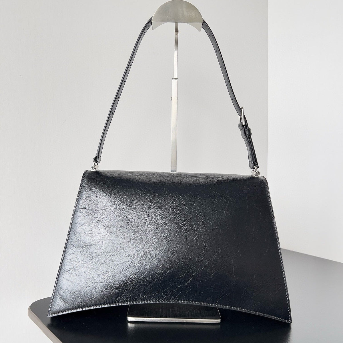 BAL MEDIUM CRUSH BAG