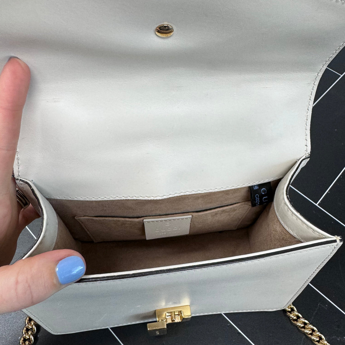 LIKE NEW Gucci White Sylvie Leather Chain Crossbody Bag