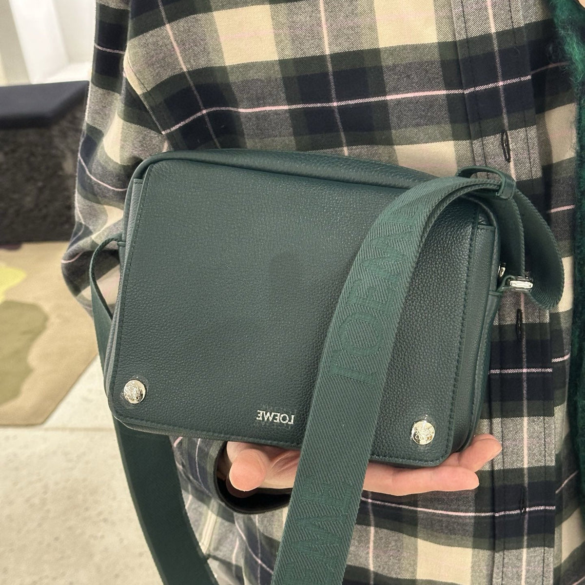 LOEW PEBBLE MESSENGER BAG