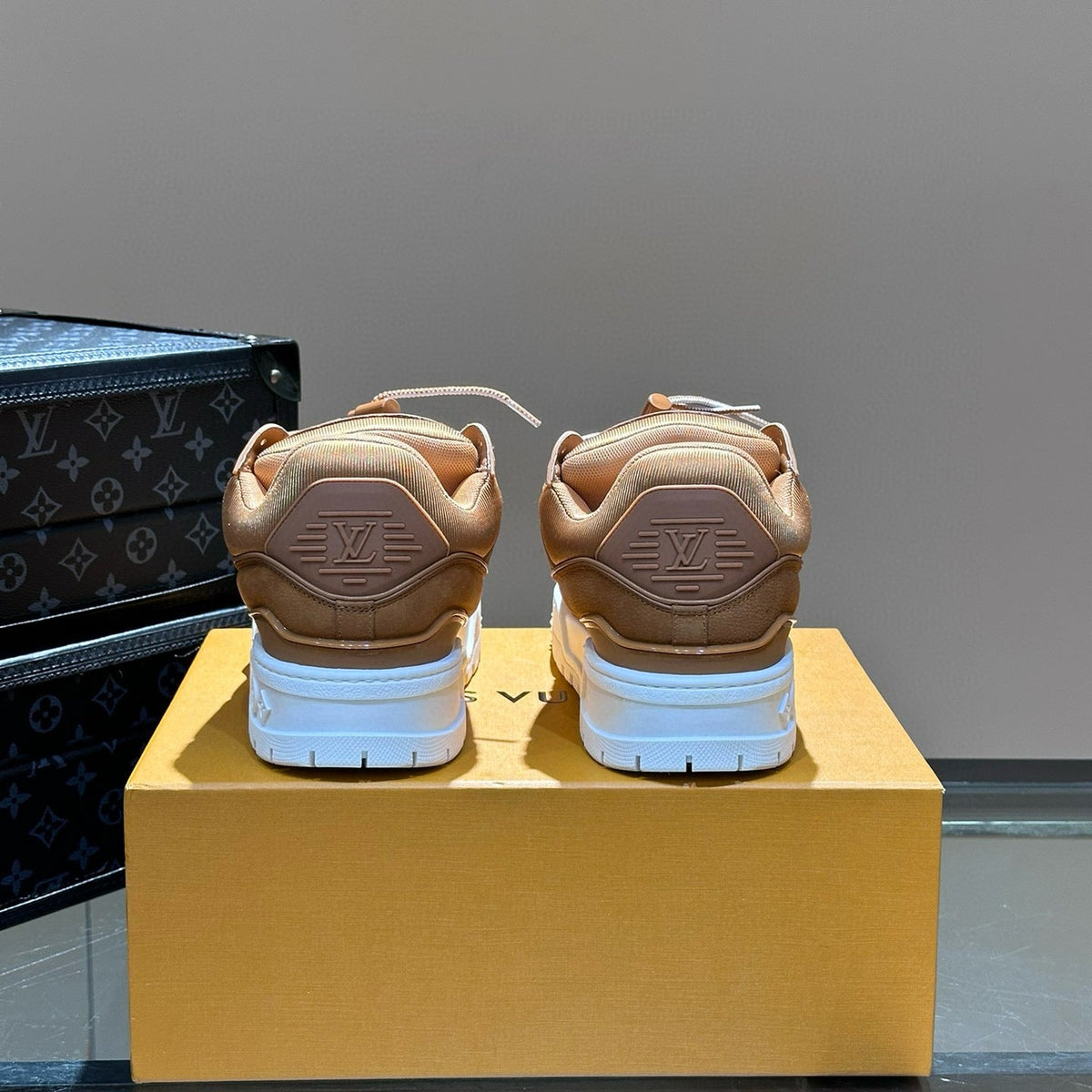 LOU TRAINERS