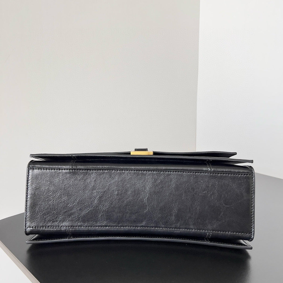BAL MEDIUM CRUSH BAG