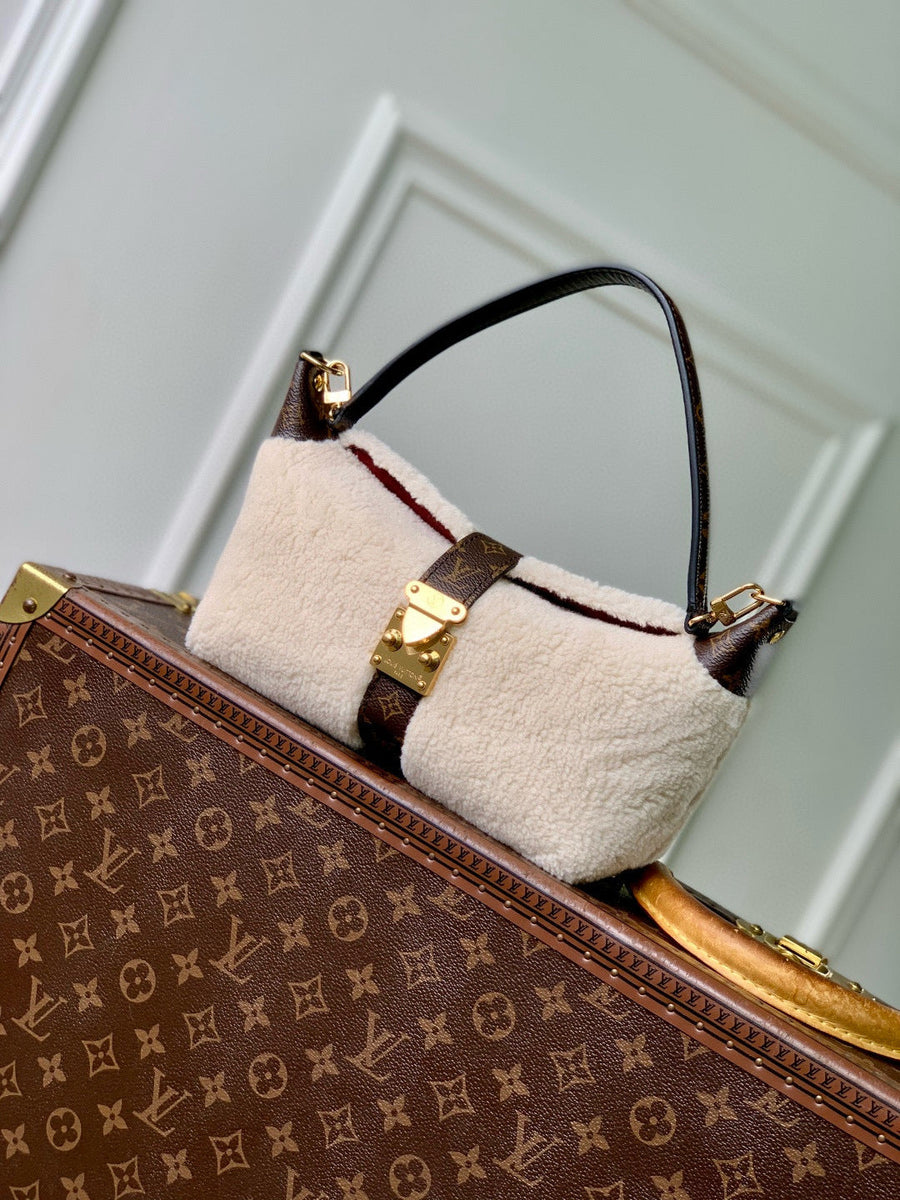 LOU POCHETTE MIA BAG