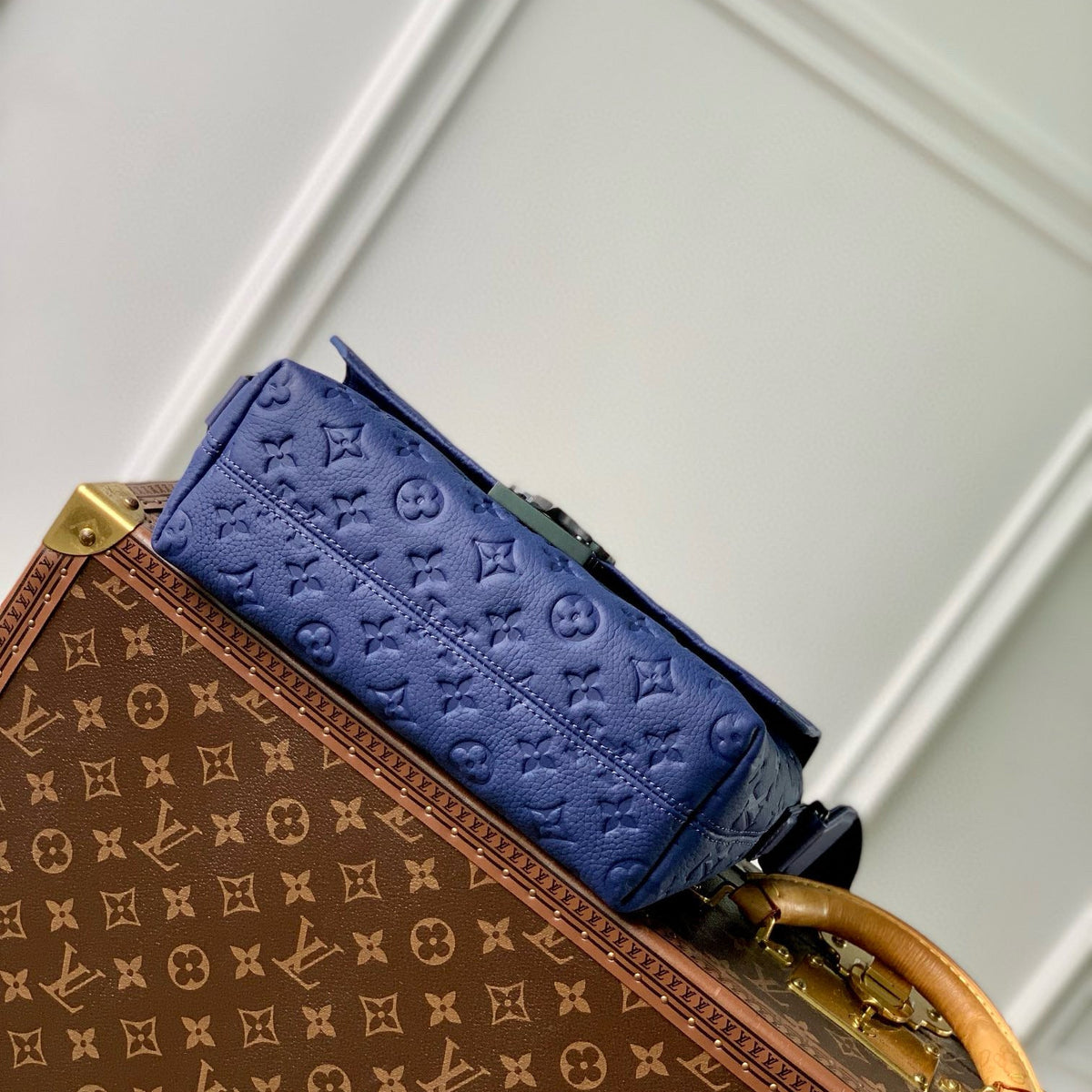 LOU S-CAPE MESSENGER BAG