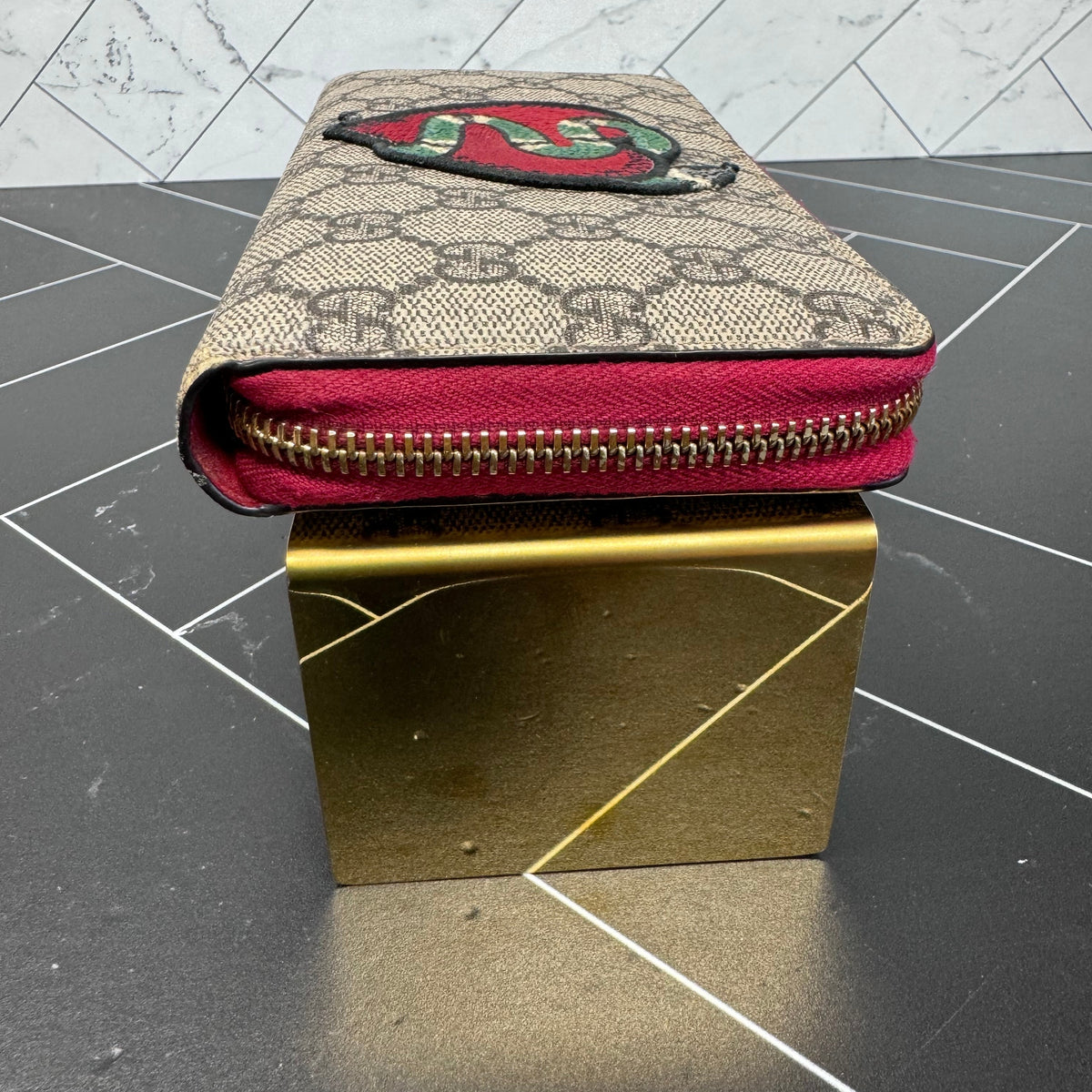 Gucci Beige GG Surpreme Snake Heart Zippy Wallet