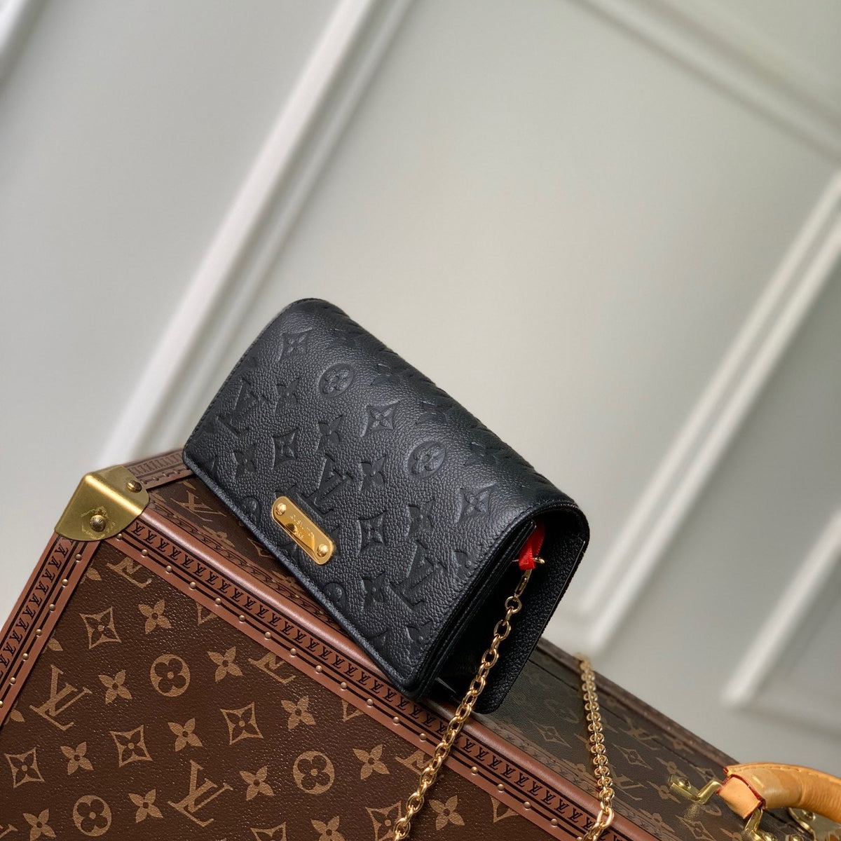 LOU LILY WALLET ON CHAIN