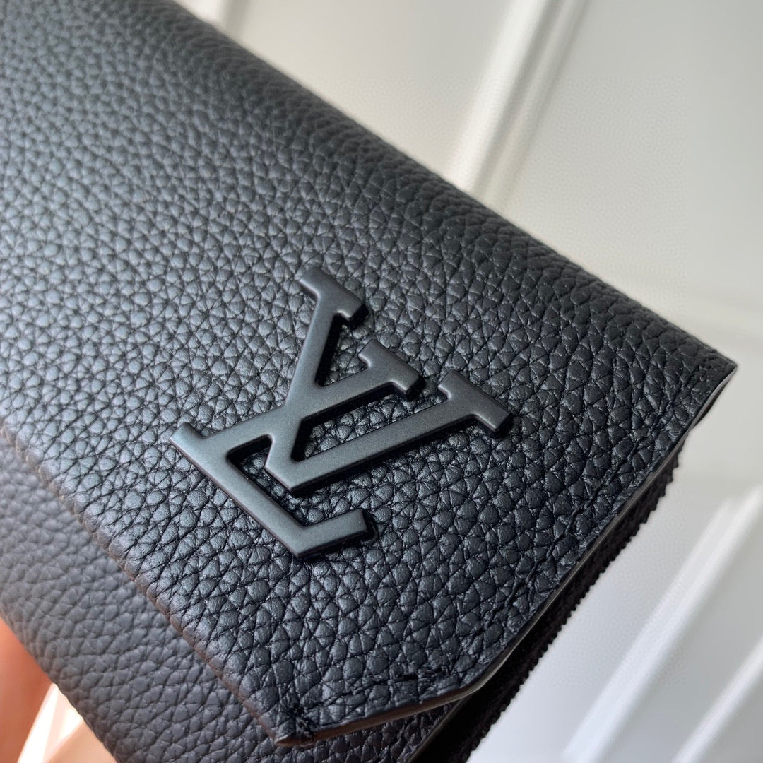 LOU PILOT WALLET