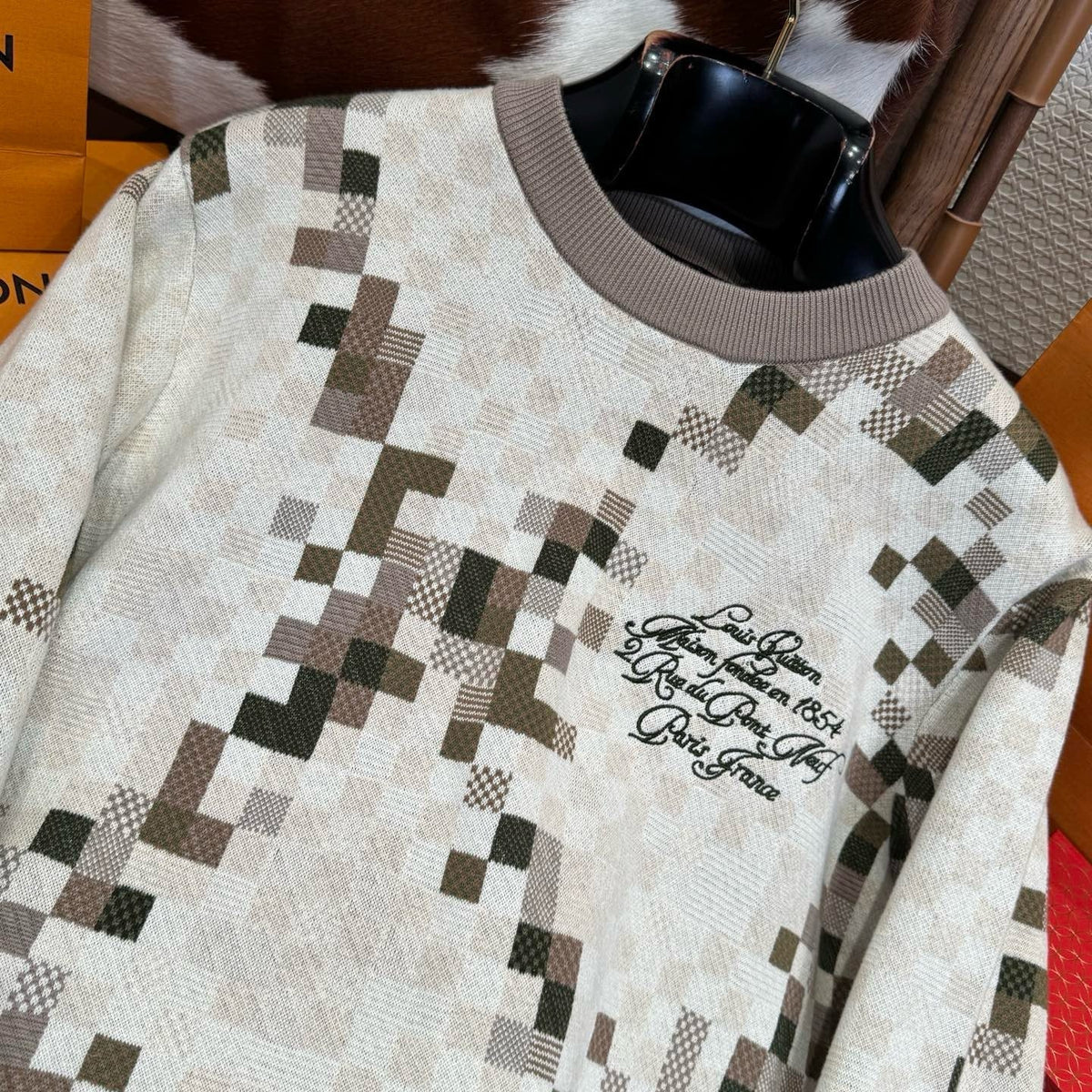 LOU SWEATSHIRT