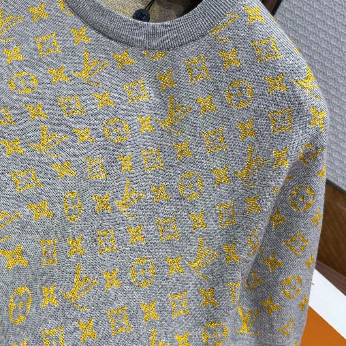 LOU T-SHIRT