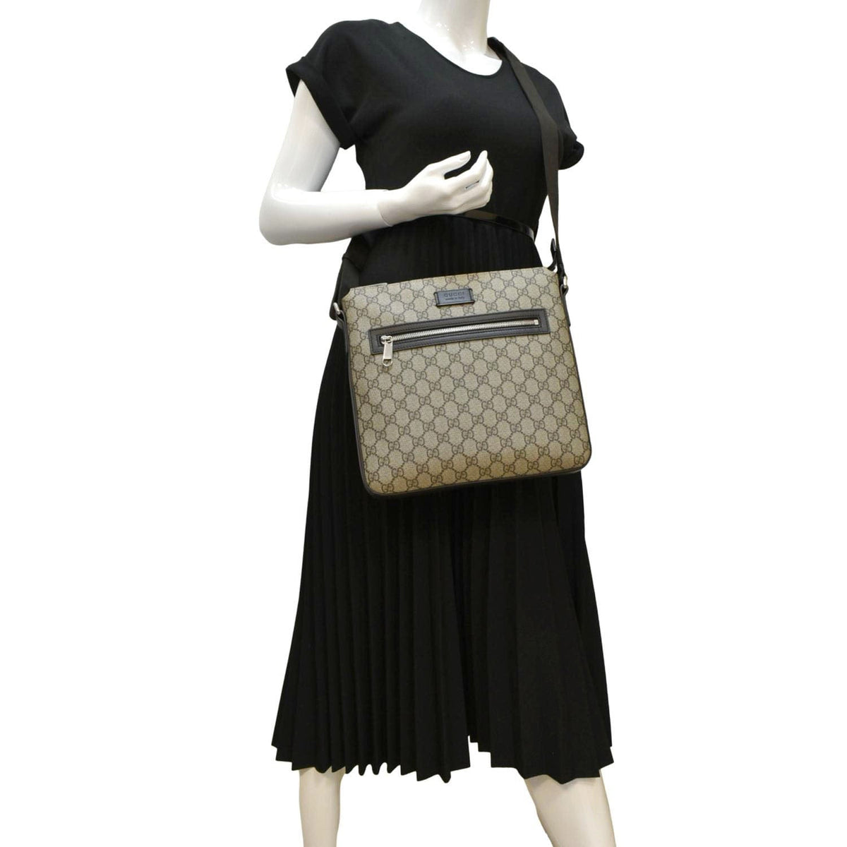 GUCCI Courrier Zip GG Supreme Canvas Messenger Bag Beige 406408