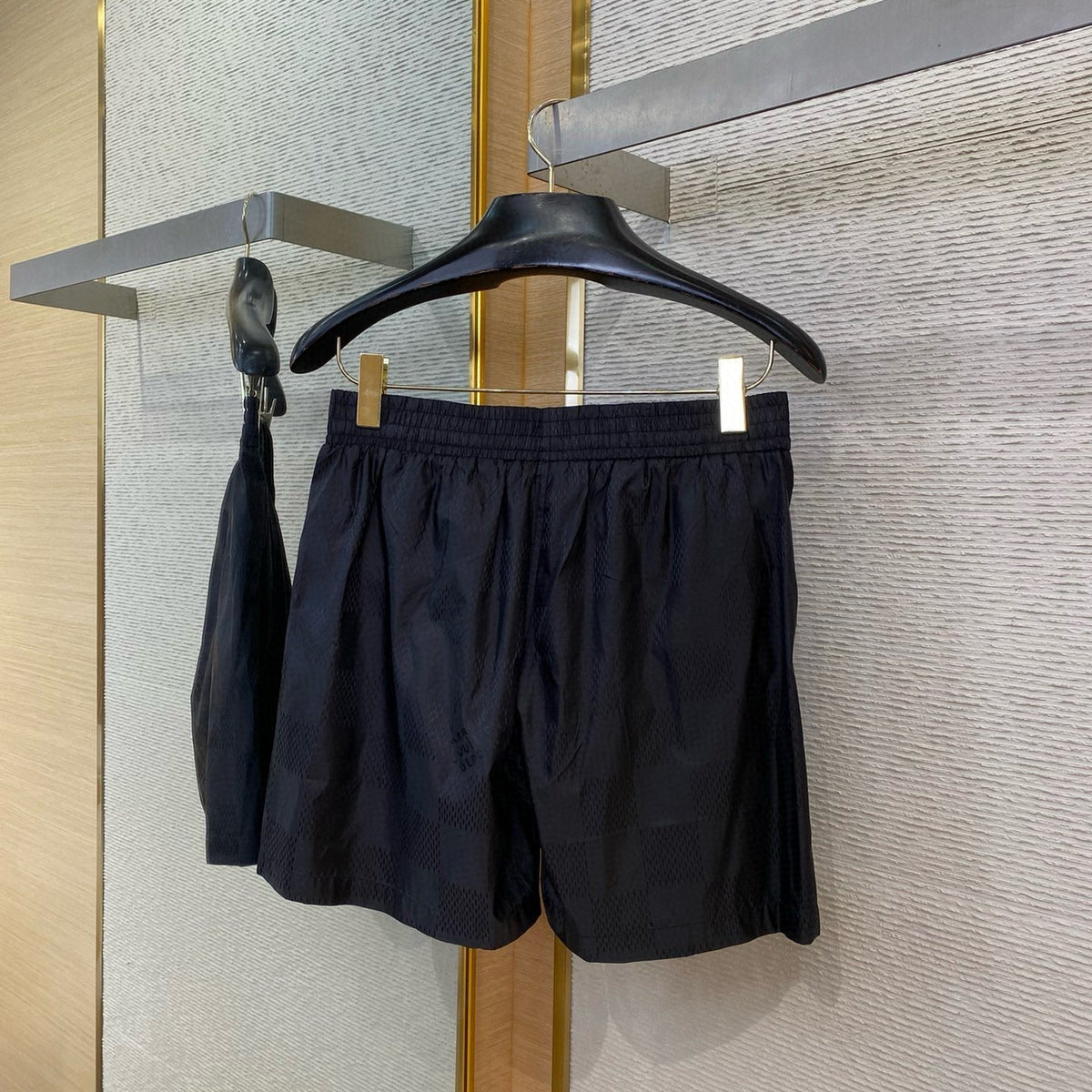 LOU SHORTS