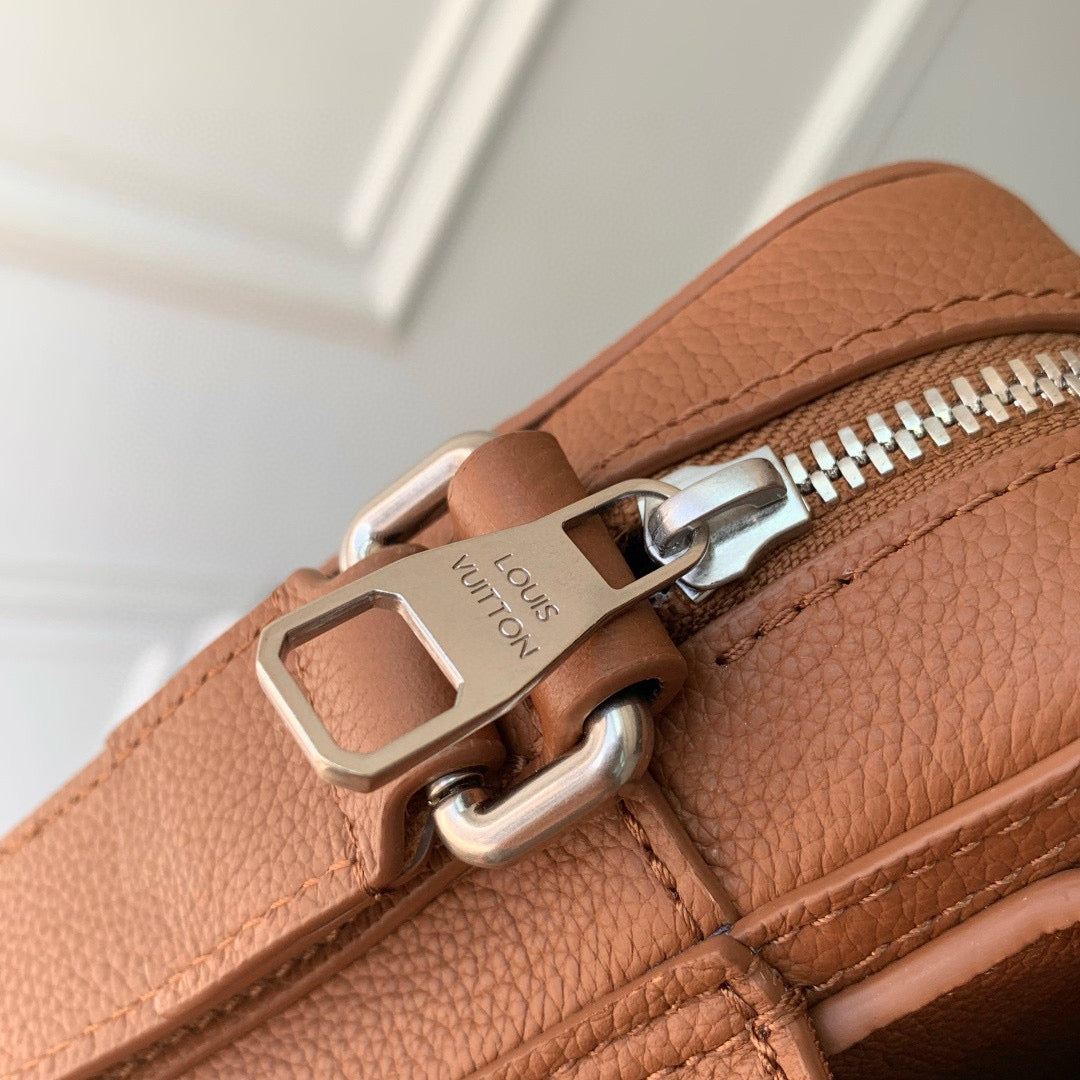 LOU BOARDING MESSENGER BAG