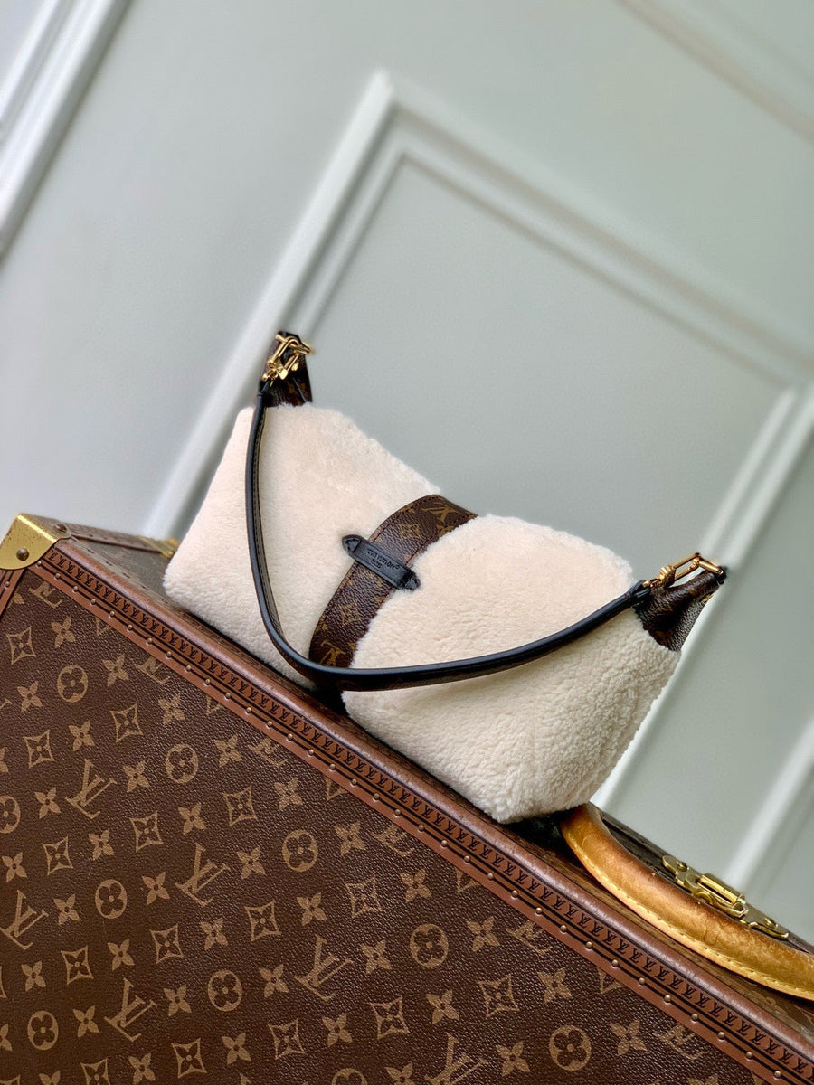 LOU POCHETTE MIA BAG