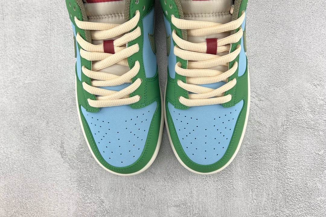 NIKE DUNK LOW