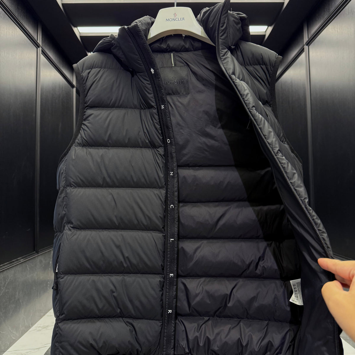 MONC VALMASQUE VEST