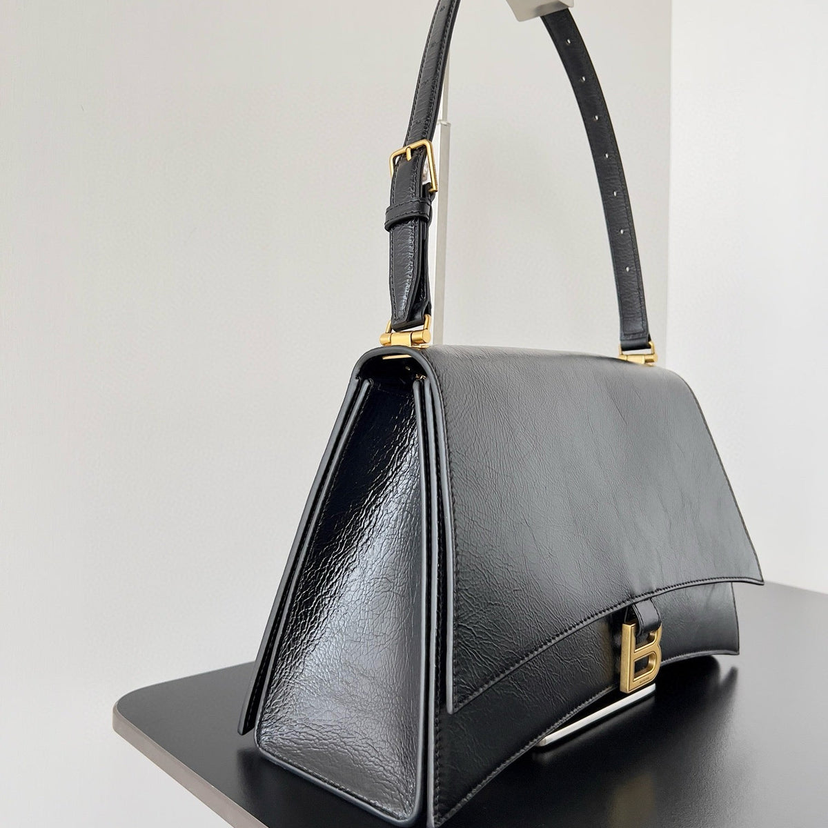 BAL MEDIUM CRUSH BAG