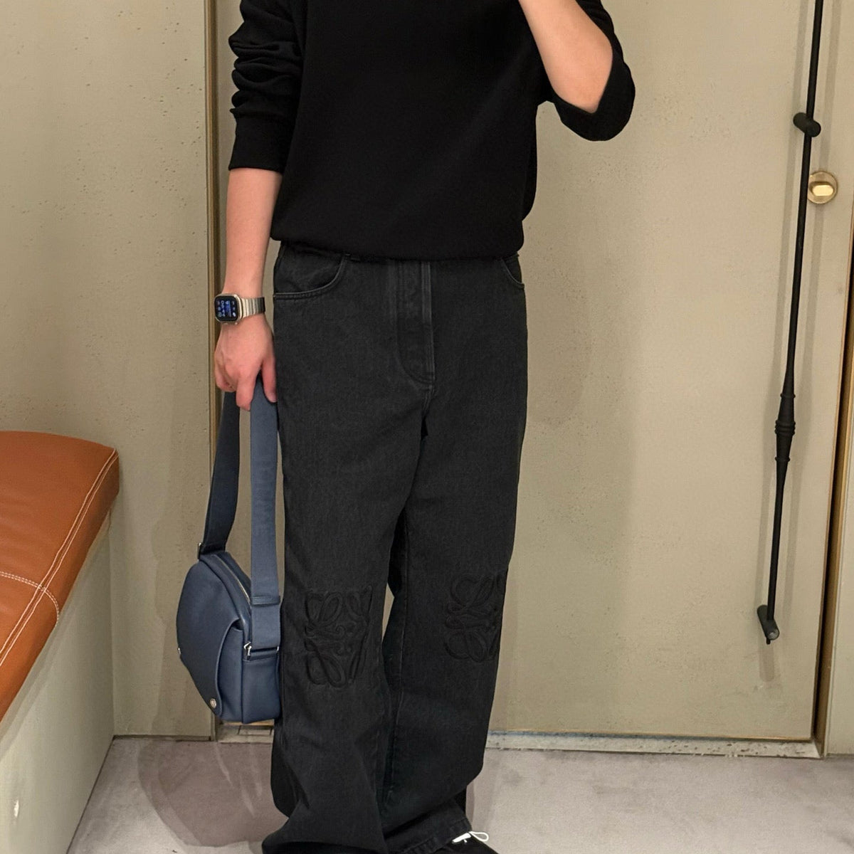 LOEW PEBBLE MESSENGER BAG