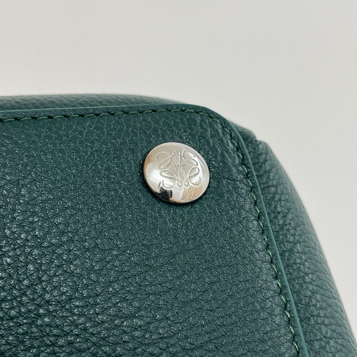 LOEW PEBBLE MESSENGER BAG