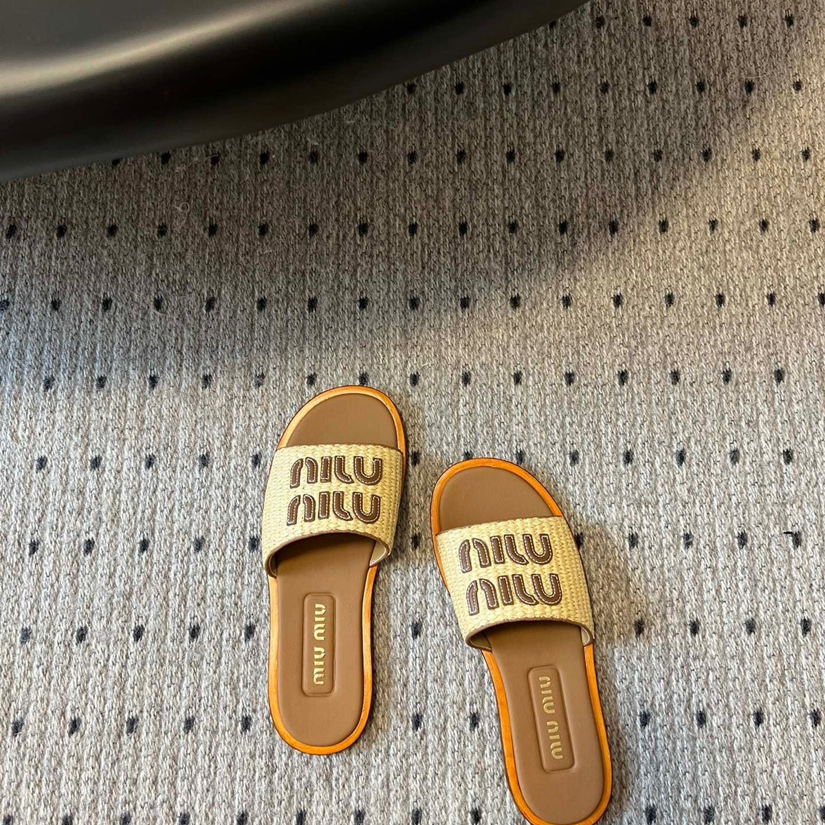 MIU M SLIDES