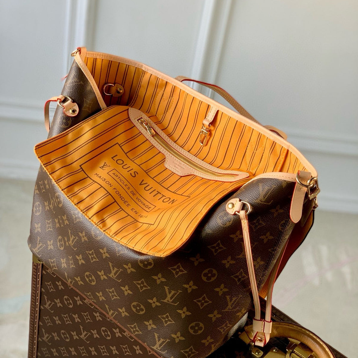 LOU NEVERFULL INSIDE OUT MM TOTE BAG