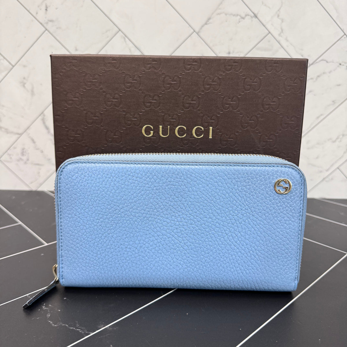 LIKE NEW- Gucci Blue Leather Zippy Wallet