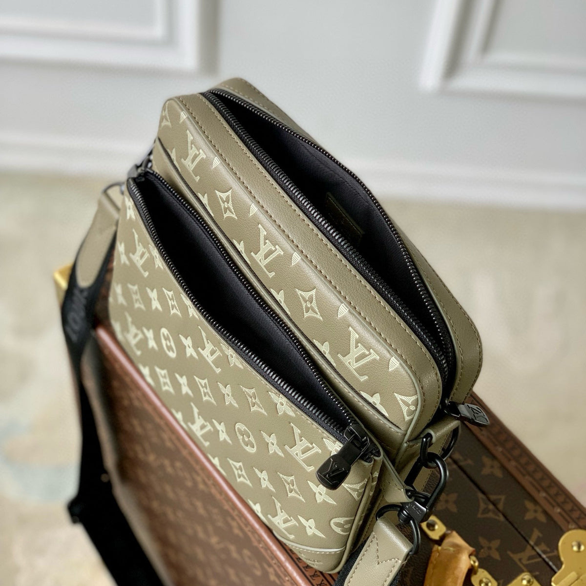 LOU TRIO MESSENGER BAG