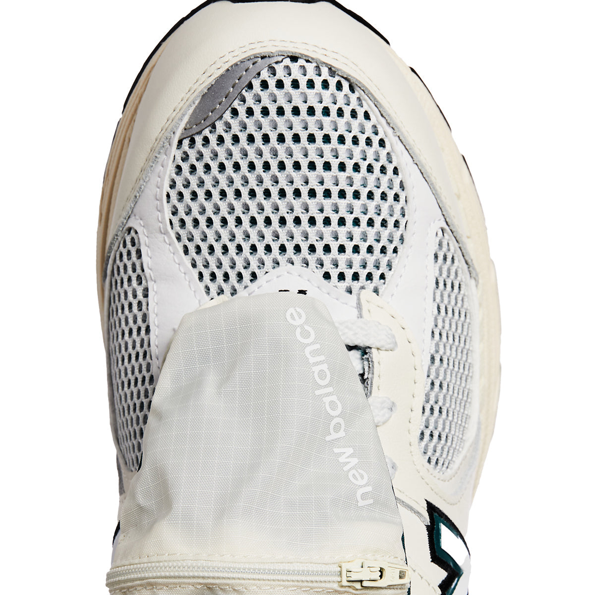 SNEAKER M2002RVD