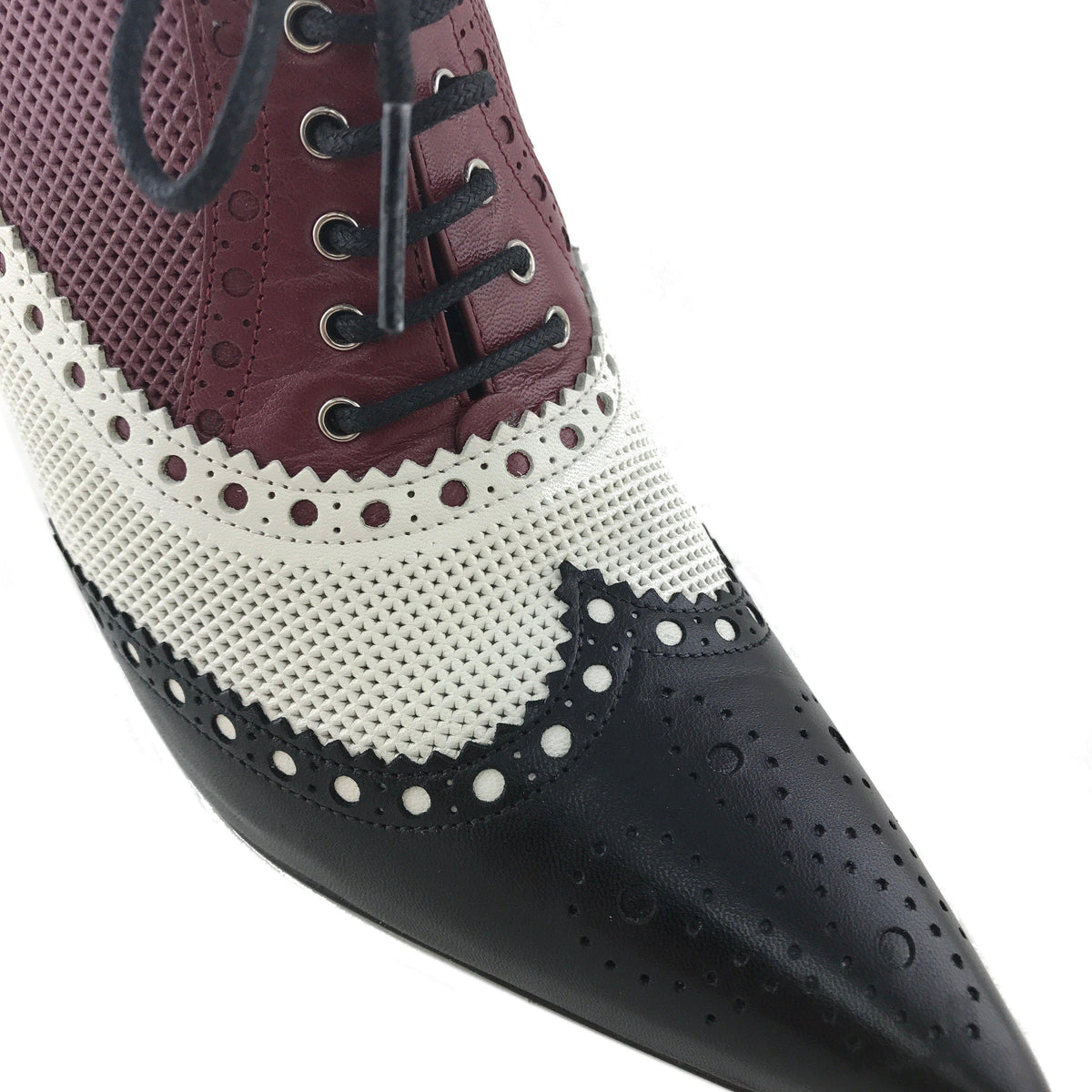 Gucci Brogue Gia Pointy Toe Ankle Bootie Size 8.5