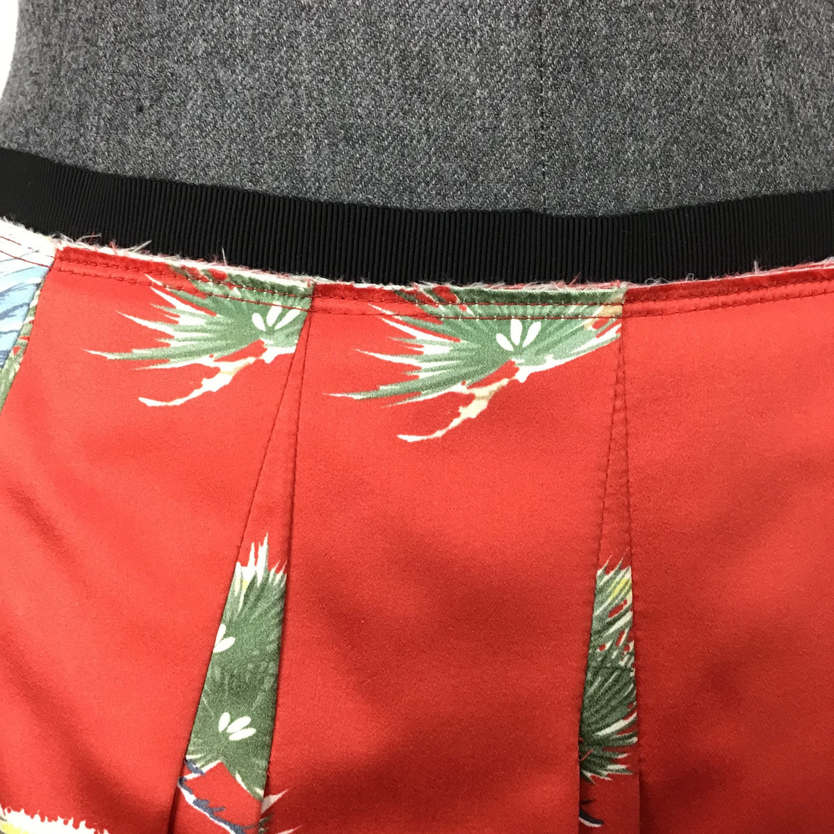 Gucci Oriental Eagle Pleated Silk Skirt Size M