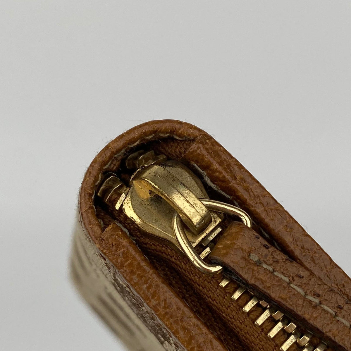 Gucci Monogram Zipped Cardholder