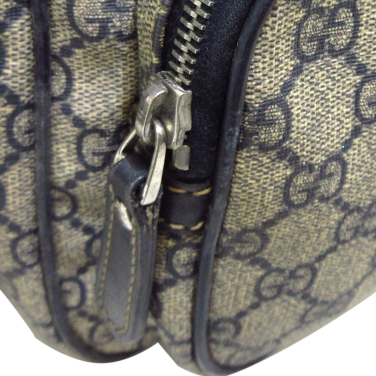 GUCCI GG Supreme Double Pocket Crossbody Crossbody Bag